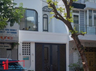 Nhà phố 2 tầng nổi bật lấy cảm hứng từ 